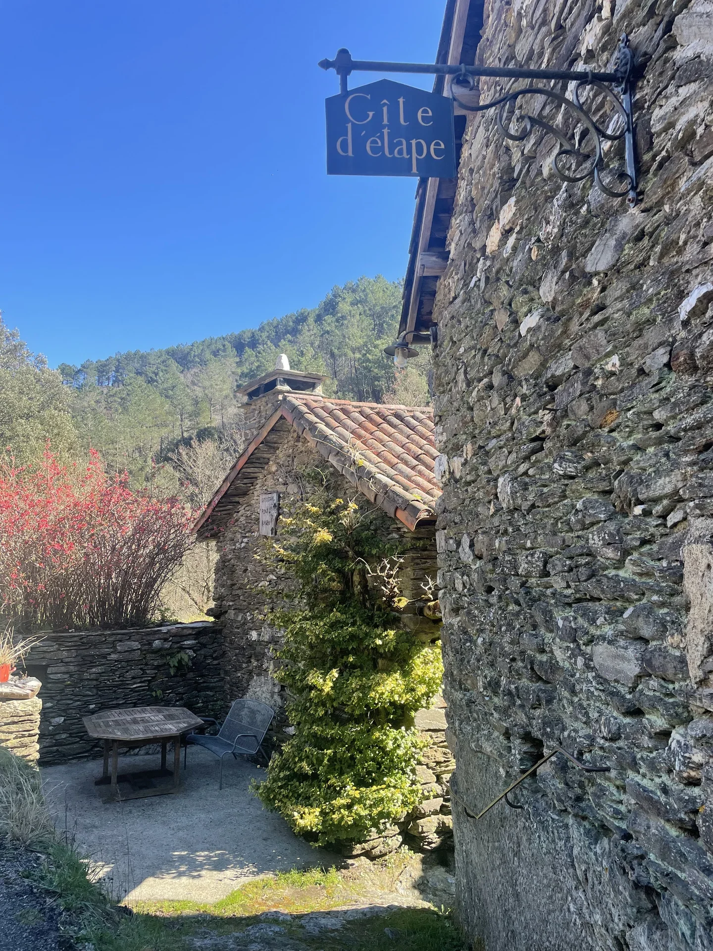 Gîte du Pont de Burgen hikers' lodge, Cévenol stone façade