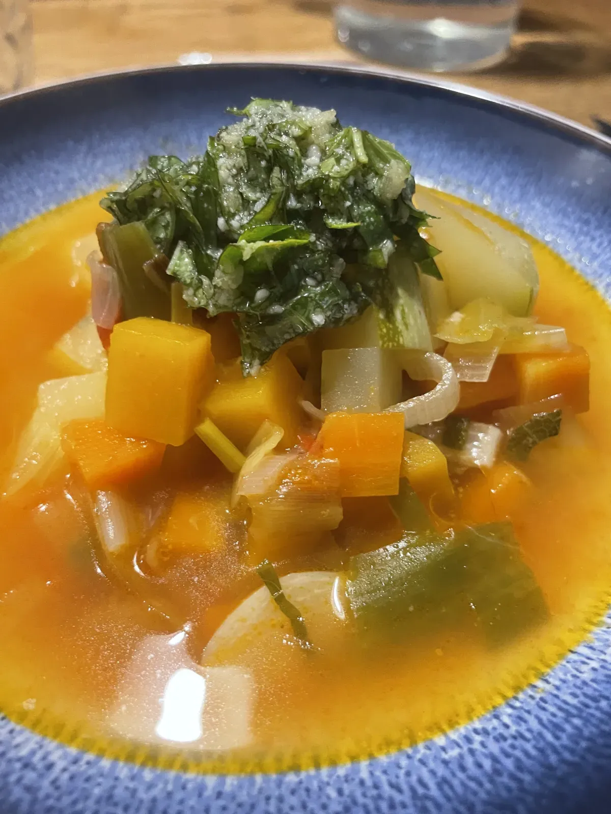 Soupe de légumes au pistou, recette maison de la table d'hôtes